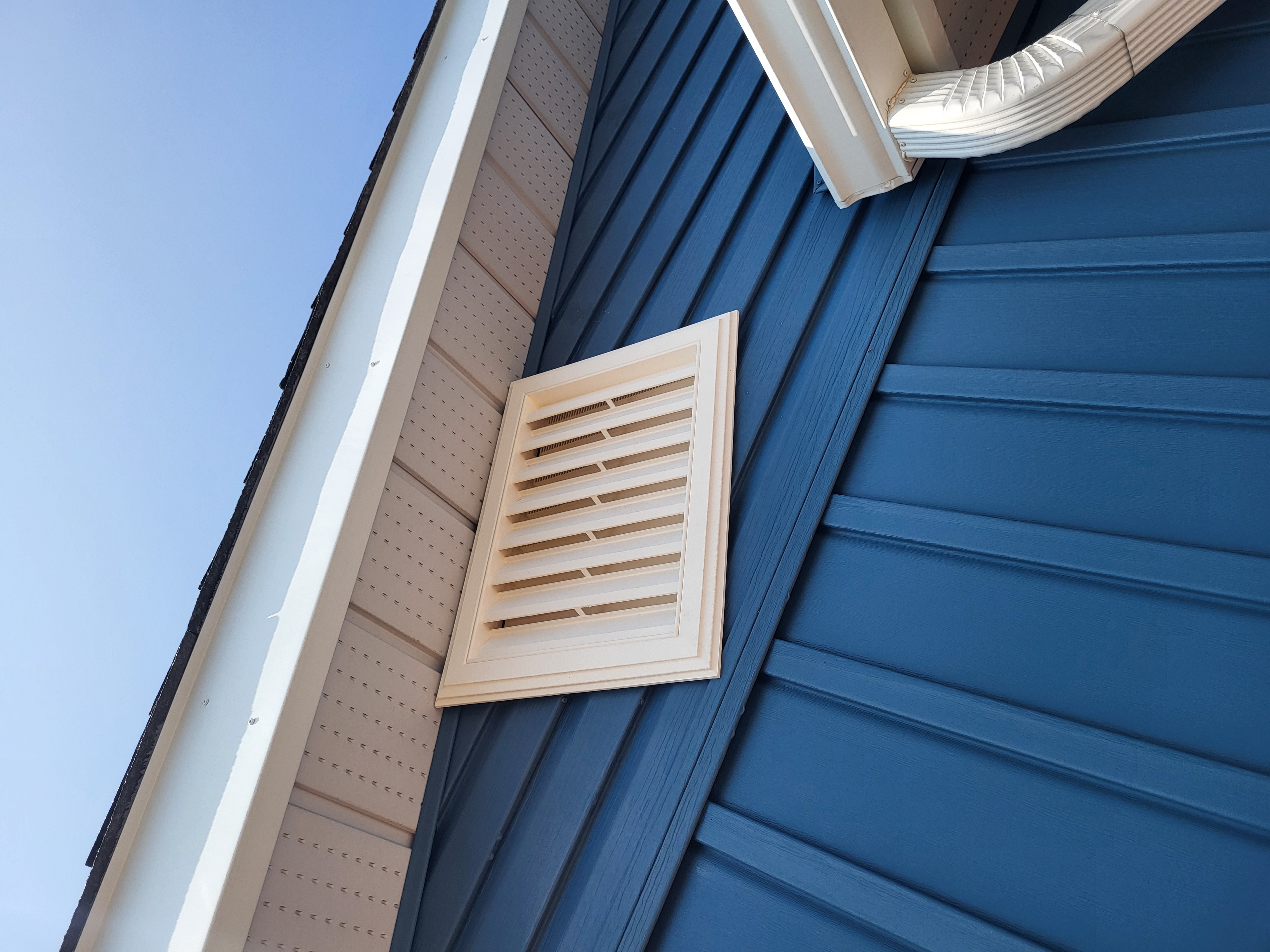 Soffit Cleaning in Lindsay, Ontario